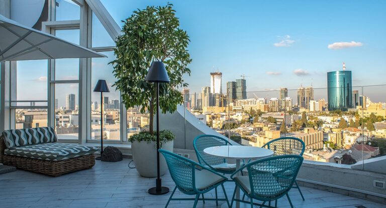 מלון 65 בתל אביב - פינת ישיבה חיצונית